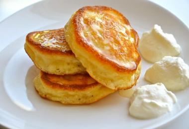 Pancakes with apple topping Pancakes with minced meat topping