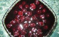 How to make cherry jam with pits
