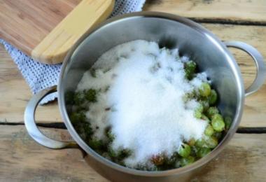 Mermelada de grosella espinosa de cinco minutos: una receta para los que tienen prisa